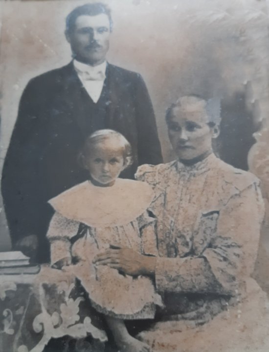 Eevert ja Edla Lahtinen os. Jokinen ja tytr Lempi